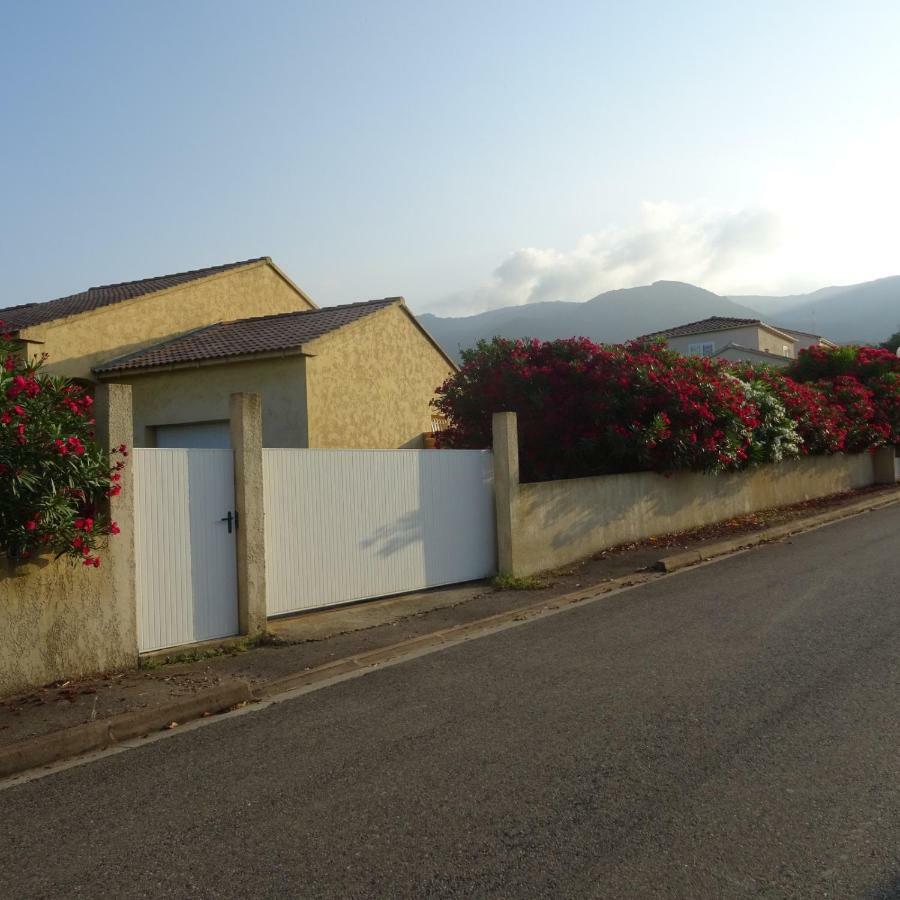 2 Pieces Independant Avec Son Jardinet Prive Ξενοδοχείο Borgo  Εξωτερικό φωτογραφία